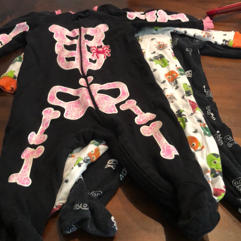3 Halloween jammies